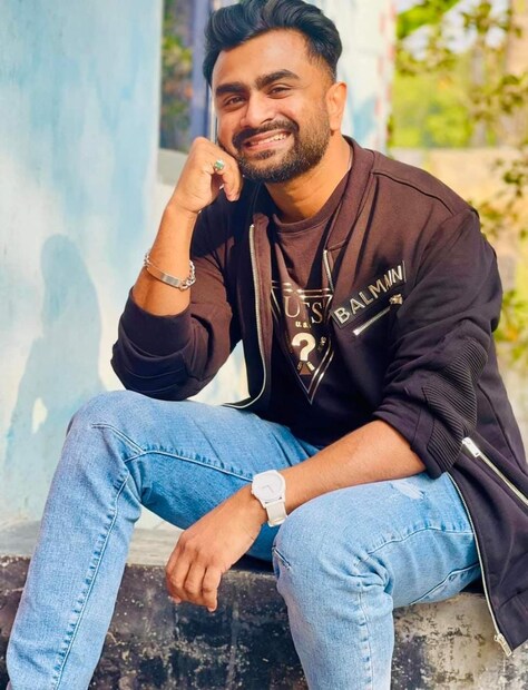 বাংলাদেশের একজন সুপারস্টার গায়ক ইমরান। জনপ্রিয়তা তাঁর তুঙ্গে। সোশ্যাল মিডিয়াতেও তাঁর অনুরাগীর সংখ্যা লাফিয়ে বাড়ছে প্রতিদিন। বললেন, 'আশা করছি এই নতুন গান দর্শকদের খুব মনে ধরবে।'
