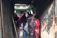 অন্যের বউয়ের সঙ্গে পরকীয়ায় মত্ত স্বামী, লুকিয়ে ঢুকলেন স্ত্রী! পরের কাণ্ড ভয়ানক
