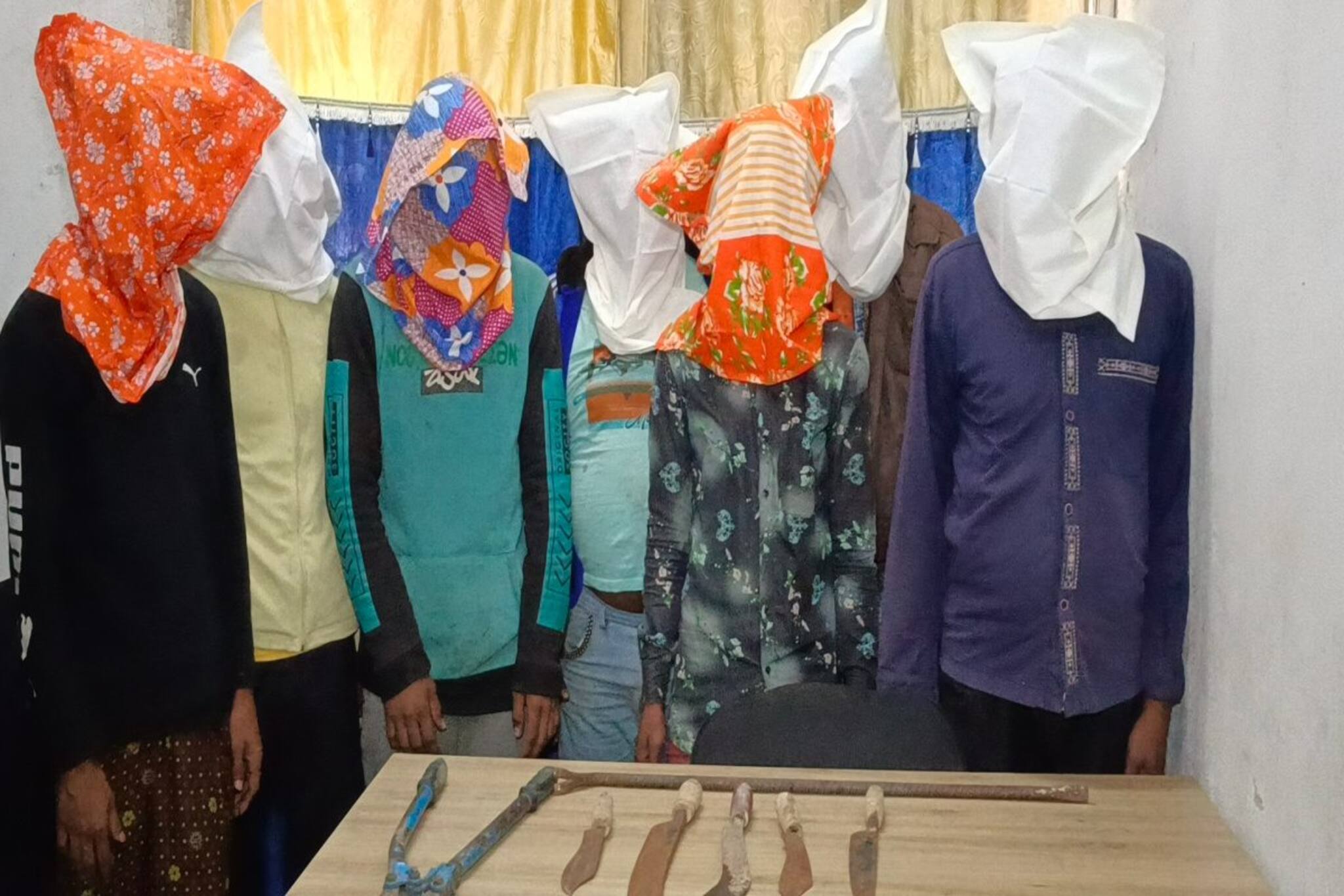 বারুইপুরে বড়সড় ডাকাতির ছক বানচাল করল পুলিশ, গ্রেফতার সাত, উদ্ধার ডাকাতির সরঞ্জাম