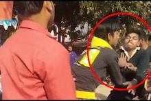 মাঝ রাস্তায় চূড়ান্ত উত্তেজনা, টোটোচালক মেকানিকের মারামারির ভিডিও ভাইরাল