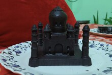 সুবর্ণসুযোগ! প্রেমের সপ্তাহে আপনার ভালবাসার মানুষকে দিন আস্ত তাজমহল