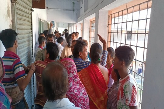 স্কুলে বিক্ষোভ 