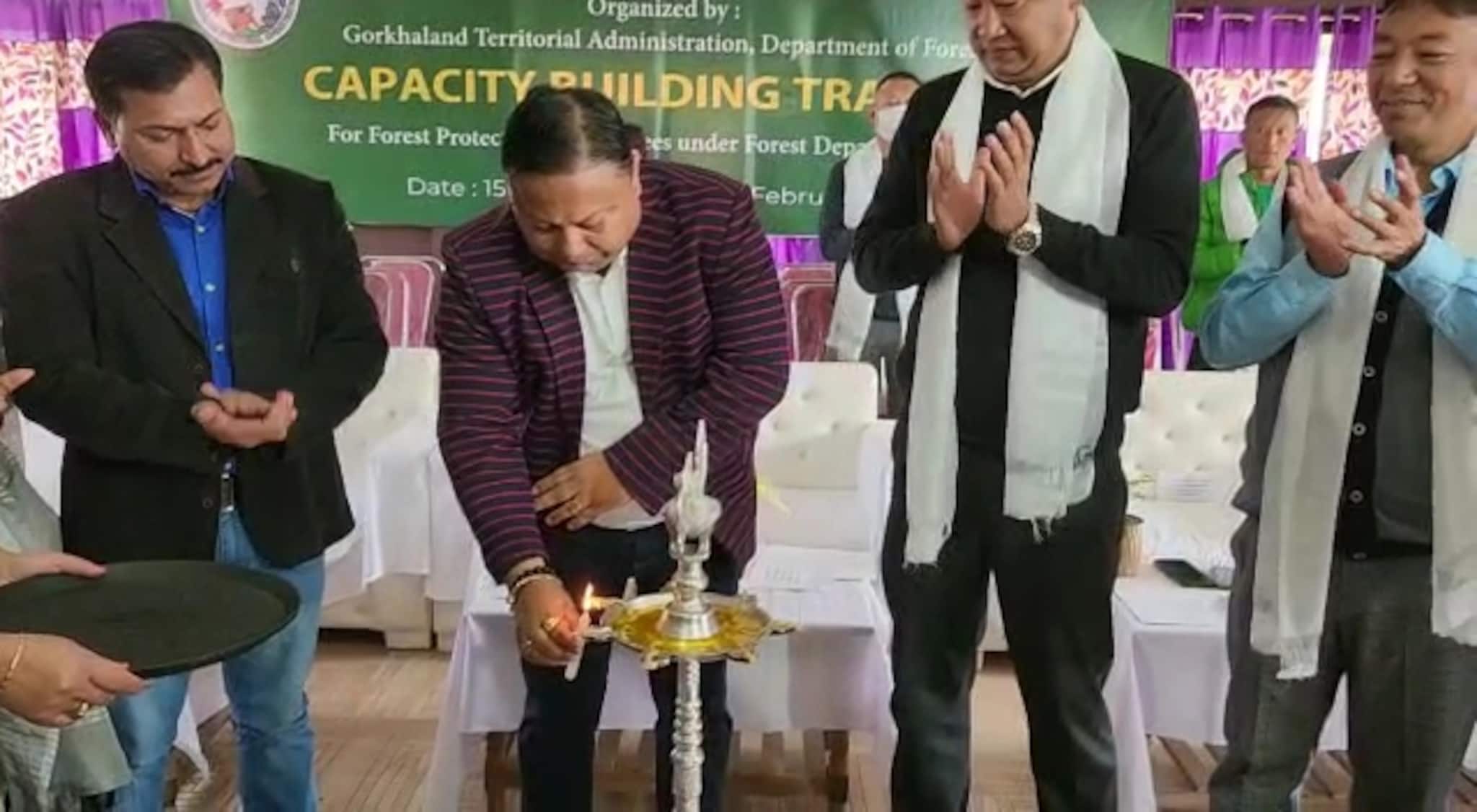 পাহাড়ে বনাঞ্চল এলাকার বেকার যুবক-যুবতীদের কর্মসংস্থানের লক্ষ্যে কর্মশালা