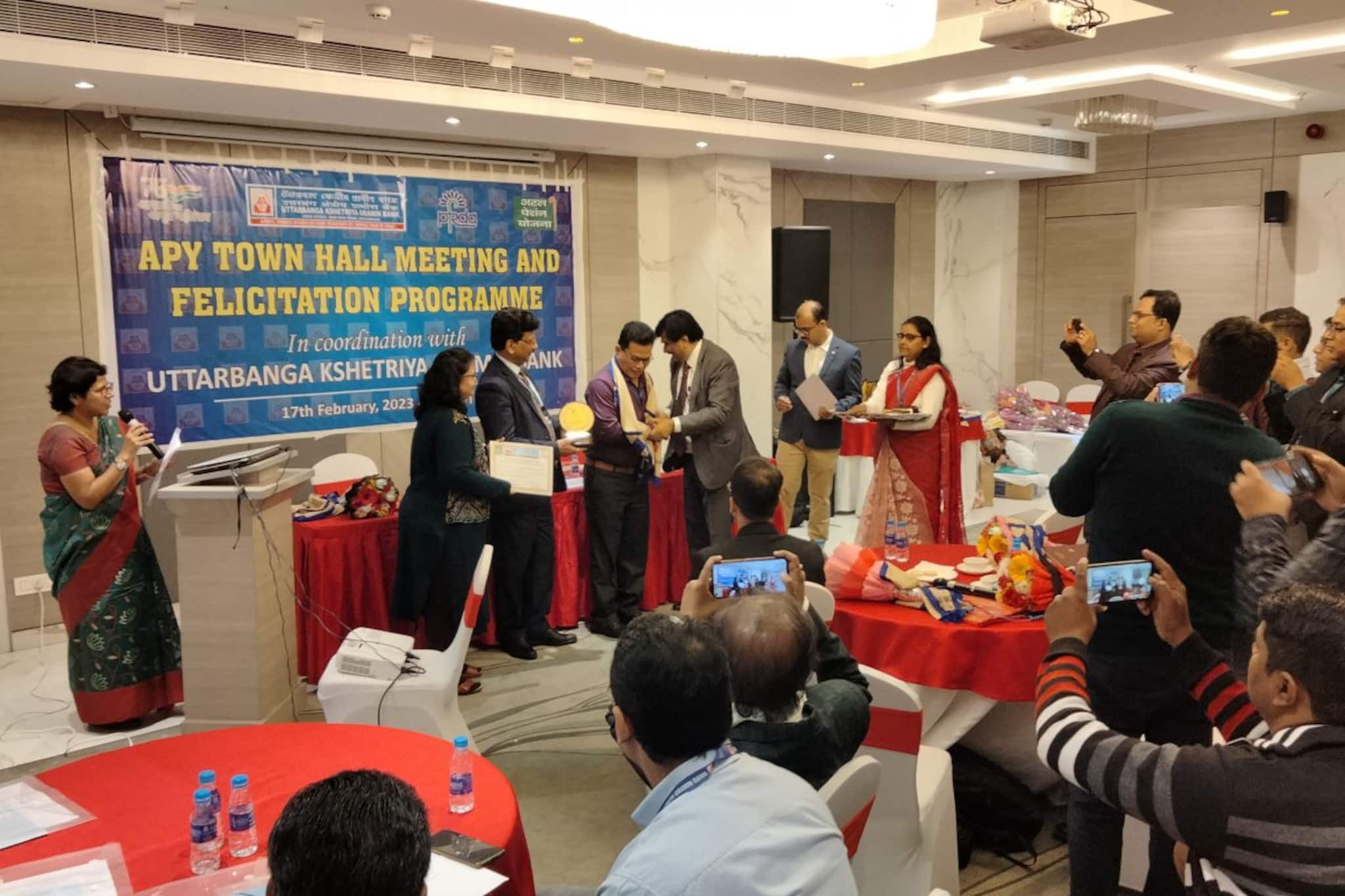 অটল পেনশন যোজনায় কীভাবে জমা রাখবেন টাকা! রিটার্ন কত? জেনে নিন