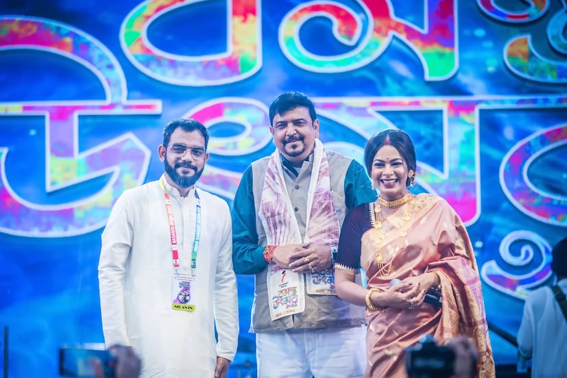 আরও যোগ করলেন ইমন। বললেন, &quot;যাঁরা প্রথম প্রথম এত দূর আসতে চাইতেন না, এখন সবাই আসেন। আমি কৃতজ্ঞ সমস্ত গুণী শিল্পীদের কাছে। প্রতি বছর আমার অনুরোধে সবাই এখানে এসে হাসি মুখে অনুষ্ঠান করে যান, এটা আমার কাছে খুব বড় প্রাপ্তি।&quot; 