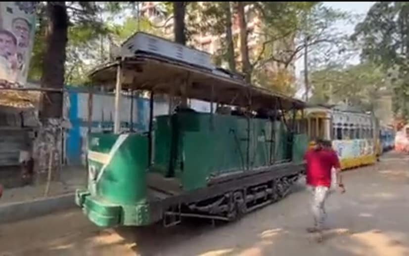 ট্রামযাত্রার’ আর্টিস্টিক ডিরেক্টর মহাদেব শী জানিয়েছেন, ‘‘ট্রামের দেড়শো বছর উপলক্ষে আমরা অনেক অনুষ্ঠানের আয়োজন করেছি। প্রাচীন থেকে আধুনিক ট্রামের বিবর্তন থাকবে ট্রাম প্যারেড অনুষ্ঠানে।’’ প্রতিবেদন : আবির ঘোষাল, ছবি : প্রতীকী 