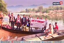 রাত পোহালেই নির্বাচন! নৌকায় চেপে, পাহাড় টপকে ভোটগ্রহণ কেন্দ্রে যাচ্ছেন কর্মীরা 