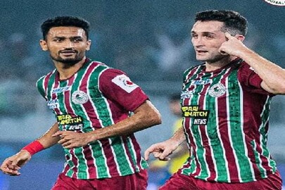 জোড়া গোল করলেন ম্যাক হিউ