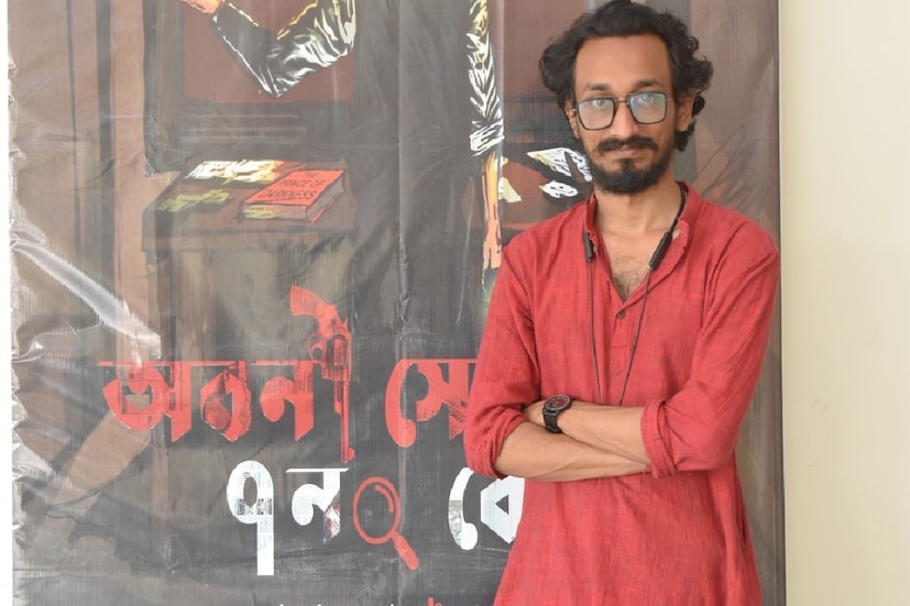 ৯০ দশকের তাবর গোয়েন্দা দক্ষিণারঞ্জন সেন। ছিঁচকে চোর থেকে দুঁদে হত্যাকারী, কেউই এড়িয়ে যেতে পারেনি দক্ষিণারঞ্জনের তদন্তকে। কিন্তু এই গল্প দক্ষিণারঞ্জনের নয়। এটা অবনীর গল্প। সেই অবনী সেন।