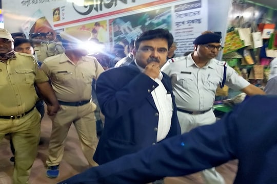 কলকাতা বইমেলায় অভিজৎ গঙ্গোপাধ্যায়