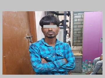 কোর্ট থেকে আসামী ফেরার