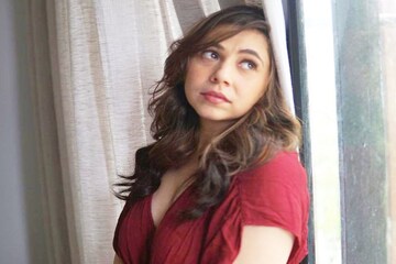 অফিসে ছিল দুটো মাত্র লোক, আর একটা বিছানা, দেখেই অভিনেত্রীর চক্ষু চড়কগাছ, তারপর. অফিসে ছিল দুটো মাত্র লোক, আর একটা বিছানা, দেখেই অভিনেত্রীর চক্ষু চড়কগাছ, তারপর.