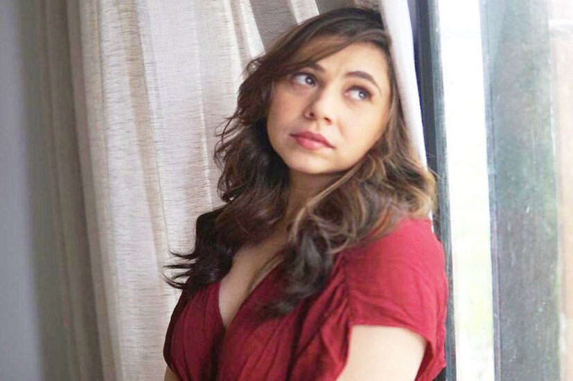 #মুম্বই: বিখ্যাত অভিনেত্রী মানবী গাগরু (Maanvi Gagroo) ২০০৭ সালে ডিজনি চ্যানেলের টেলিভিশন শো 'ধুম মাচাও ধুম' এর মাধ্যমে তার কেরিয়ার শুরু করেন। তিনি 'টিভিএফ পিচার্স', 'টিভিএফ ট্রিপলিং', 'মেড ইন হেভেন' এবং 'ফোর মোর শট প্লিজ'-এর মতো ওয়েব সিরিজে তাঁর কাজের জন্য সকলের চর্চায় থাকেন। ২০১৯ সালে, একটি কমেডি ফিল্ম 'উজড়া চমন' 'অপ্সরা' -তেও তাঁর কাজের প্রশংসা হয়েছে৷ #মুম্বই: বিখ্যাত অভিনেত্রী মানবী গাগরু (Maanvi Gagroo) ২০০৭ সালে ডিজনি চ্যানেলের টেলিভিশন শো 'ধুম মাচাও ধুম' এর মাধ্যমে তার কেরিয়ার শুরু করেন। তিনি 'টিভিএফ পিচার্স', 'টিভিএফ ট্রিপলিং', 'মেড ইন হেভেন' এবং 'ফোর মোর শট প্লিজ'-এর মতো ওয়েব সিরিজে তাঁর কাজের জন্য সকলের চর্চায় থাকেন। ২০১৯ সালে, একটি কমেডি ফিল্ম 'উজড়া চমন' 'অপ্সরা' -তেও তাঁর কাজের প্রশংসা হয়েছে৷