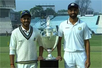 রঞ্জি ফাইনালে বাংলার ব্যাটিং বিপর্যয়, পরপর উইকেট হারিয়ে চাপে মনোজরা