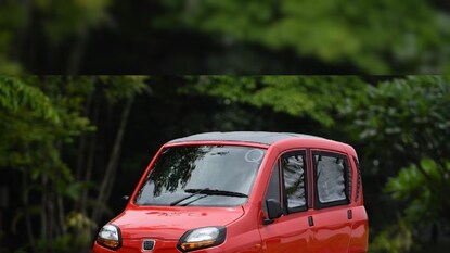 Bajaj Qute (RE60): বাইকের দামে আস্ত একটি গাড়ি! Bajaj Qute (RE60): বাইকের দামে আস্ত একটি গাড়ি!