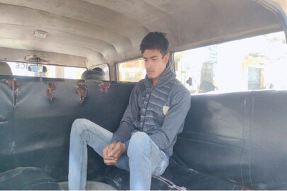 ধৃত বাংলাদেশী যুবক। 