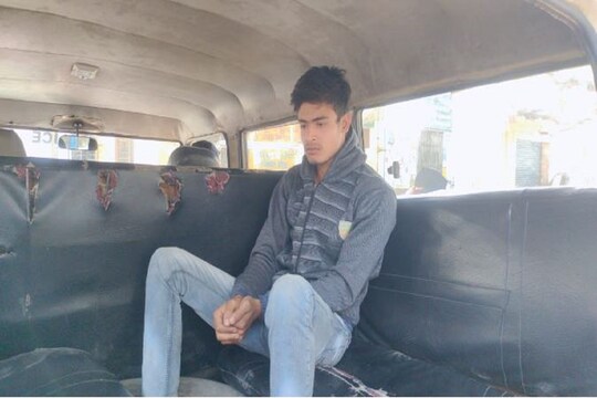 ধৃত বাংলাদেশী যুবক।