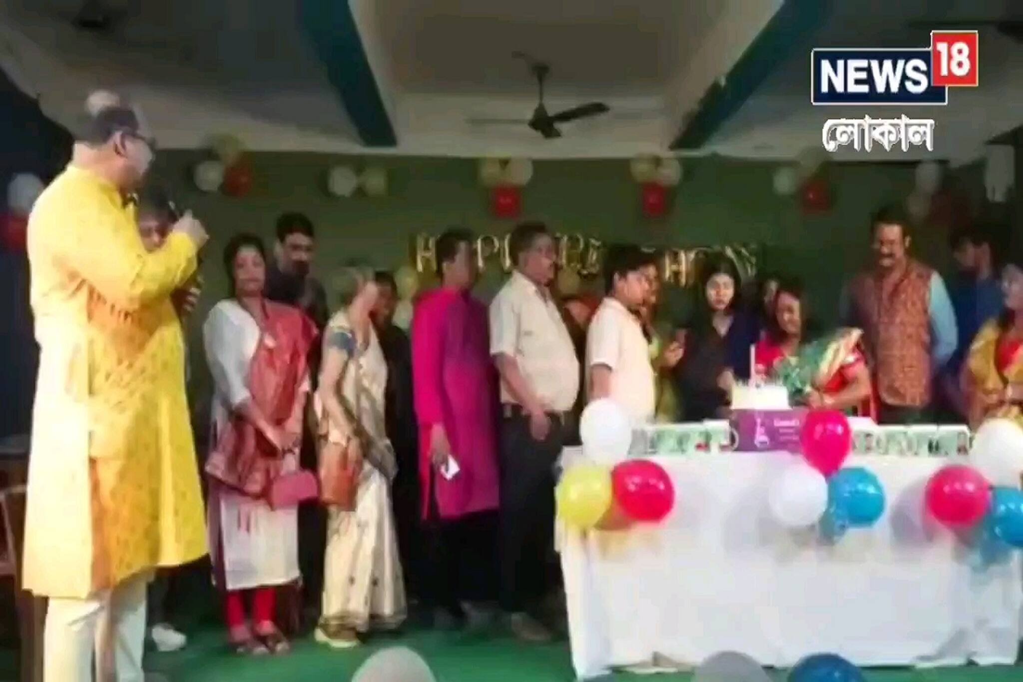 :"চেনা শহরের অচেনা রূপের" অভিনব আয়োজন, দশ জন গুণী শিল্পী মিলে কাটলেন কেক