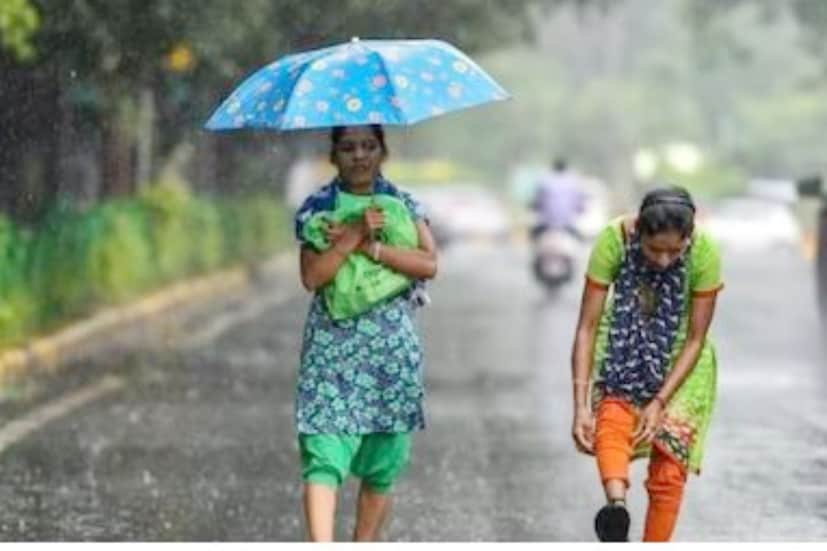 ধীরে, ধীরে বাড়ছে তাপমাত্রার পারদ। সকালের দিকে হালকা কুয়াশার আমেজ থাকলেও বেলা বাড়ার সঙ্গে সঙ্গে, ক্রমশ মেঘলা আকাশ কেটে পরিষ্কার আকাশ দেখা যাচ্ছে। আবহাওয়া দফতর সূত্রে জানা গিয়েছে‌, দার্জিলিং ও কালিম্পং ছাড়া বৃষ্টিপাতের সম্ভাবনা অন্যান্য জায়গায় নেই। প্রতিবেদন: শর্মিষ্ঠা বন্দ্যোপাধ্যায়