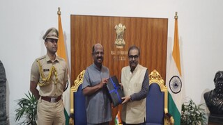 ত্রিস্তরীয় পঞ্চায়েত নিয়ে গুরত্বপূর্ণ রিপোর্ট জমা রাজ্যপালের কাছে, রাজভবনে অভিরূপ সরকার- রাজ্যপাল গুরুত্বপূর্ণ বৈঠক