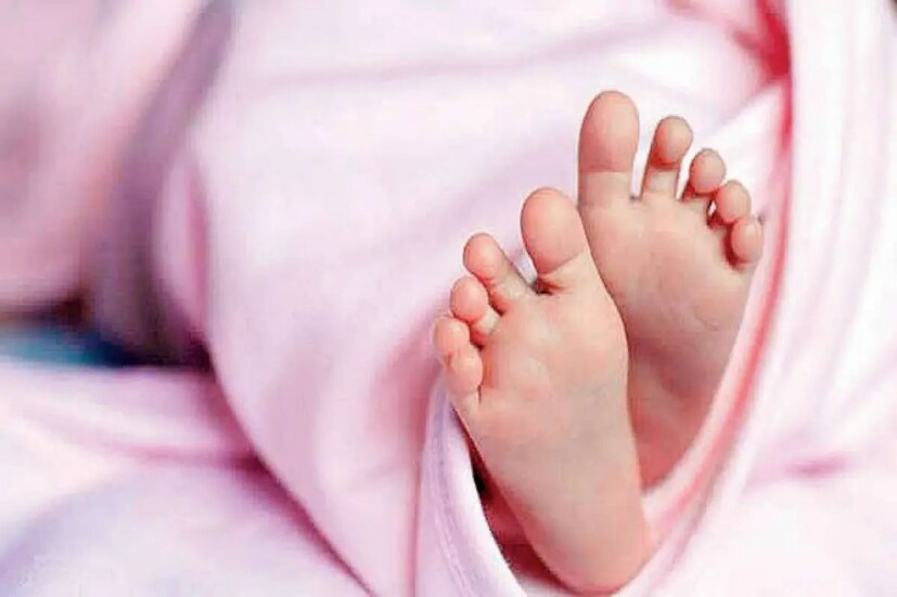 এর পাশাপাশি জোরে চিৎকার করে আপনার শিশুর সঙ্গে কথা বলার চেষ্টা করুন। সময়মতো করা এসব কাজ শিশুকে মৃত্যুর হাত থেকে বাঁচাতে পারে।