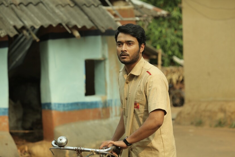 আজকের এই গতিময়, জটিল জীবনে কোথাও যেন সহজ-সরল দিনগুলি অনুভূতিগুলি এবং সম্পর্কগুলি হারিয়ে যেতে বসেছে। আর সেই জায়গায় ডাক ঘর যেন এক টুকরো খোলা মাঠ যেখানে প্রাণ খুলে শ্বাস নেওয়া যায়। হারিয়ে যাওয়া সহজ সরল সাধারণ দিনগুলিকে পর্দায় ফিরিয়ে আনার চেষ্টা করেছেন অভ্রজীৎ। 