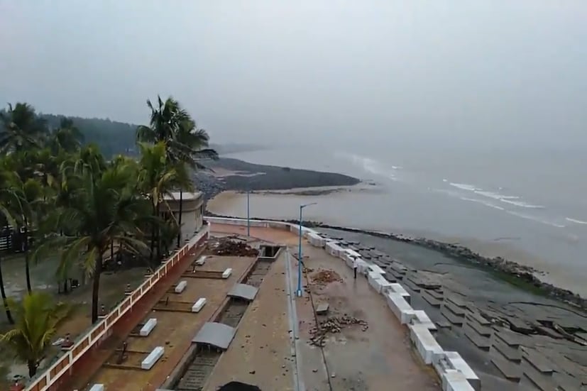 পূর্ব মেদিনীপুর জেলার এগরা শহরের তাপমাত্রা সর্বোচ্চ ৩২ ডিগ্রি সেলসিয়াস, এবং সর্বনিম্ন ২২.৪ ডিগ্রি সেলসিয়াস। শেষ ২৪ ঘন্টায় দিঘা শহর জেলায় কিছুটা বাড়ল তাপমাত্রা। জেলা জুড়ে ভোর বা সকালের দিকে হালকা ঠান্ডা থাকলেও দুপুর এবং রাত্রের দিকে চড়ছে তাপমাত্রার পারদ। জেলা জুড়ে আগামী কয়েক দিন আংশিক মেঘলা আকাশ ও হালকা বৃষ্টির পূর্বাভাস হাওয়া অফিসের। Input-Saikat Shee