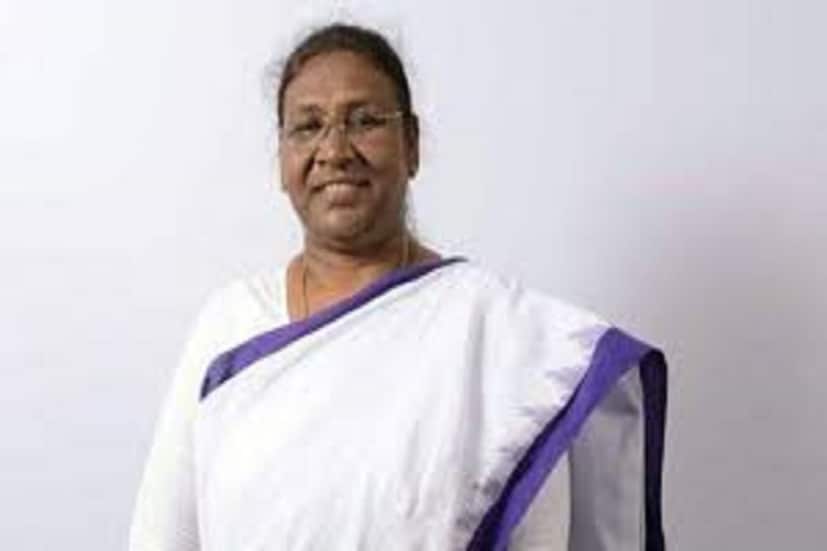 কেননা রাষ্ট্রপতি দ্রৌপদী মুর্মু সবার সঙ্গে দেখা করেন একই সঙ্গে অতি সহজেই রাষ্ট্রপতি দ্রৌপদী মুর্মকে পাওয়া যায় ৷ ফাইল ছবি ৷