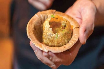 ফুচকা।