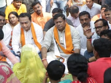 তৃণমূলের দিদির দূতের পাল্টা বিজেপির গৃহে পদ্ম 