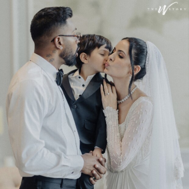 জাঁকজমকের সঙ্গে বিয়েটা সেই সময় হয়নি। বর্তমানে তাদের ছেলেও রয়েছে। ১৪ ফেব্রুয়ারি ভালোবাসার দিনে ফের একবার বিয়ে করলেন হার্দিক ও নতাসা।