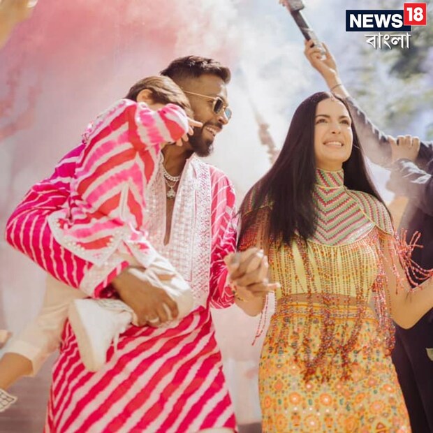 এছাড়া বিয়ের মতই গায়ে হলুদের সময়ও ছেলেকে নিয়ে ফটো শুট করেছেন হার্দিক। যেখানে বিন্দাস মুডে ধরা দিয়েছি তাদের পরিবার।