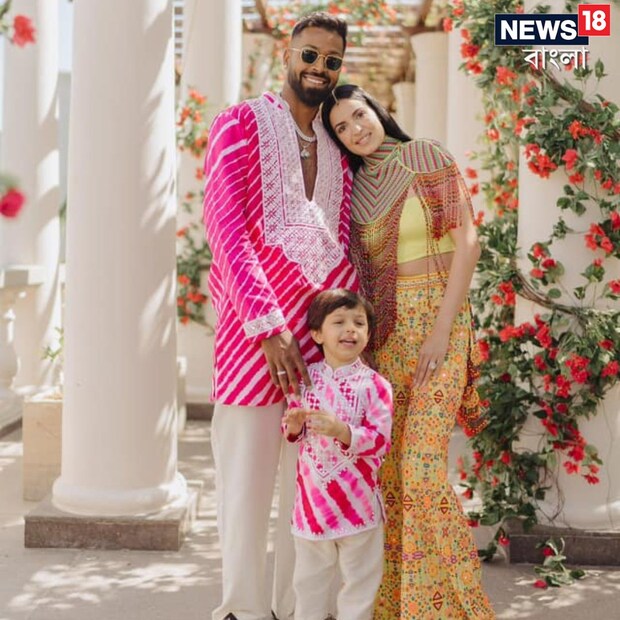 দুই ধর্ম মেনে হার্দিকের বিয়ের ছবি এর আগে সকলেই দেখেছেন। এবার সামনে আসল হার্দিক-নতাসার গায়ে হলুদের ছবি।