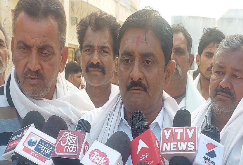 মেয়ের সঙ্গে এমন ঘটনা ঘটায় গোটা পরিবারই শোকস্তব্ধ। কিন্তু সমাজের কথা ভেবে ওই পরিবার যে দৃষ্টান্ত স্থাপন করলেন, তা সত্যিই প্রশংসনীয়। বিয়ের রীতি-নিয়ম না-মেটা পর্যন্ত হেতালের দেহ মর্গে রাখা হয়েছে।