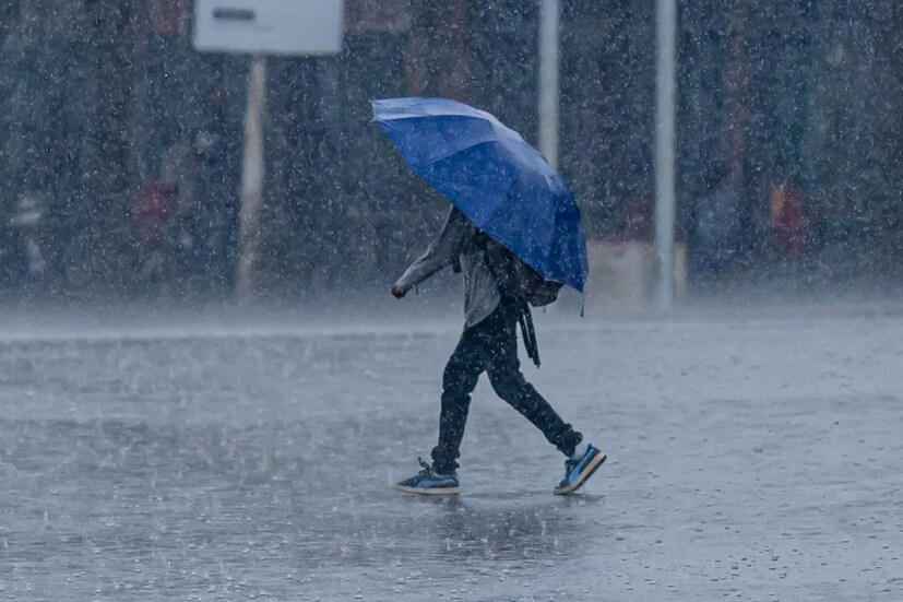 পঞ্জাব, হরিয়ানা এবং রাজধানী দিল্লিতে প্রবল বাতাস বয়ে যাওয়ার সময় স্থানীয় আবহাওয়া পরিস্থিতি সম্পর্কে সচেতন হওয়ার জন্য লোকদের নির্দেশ দেওয়া হয়েছে। আকাশে মেঘ থাকবে। দৃশ্যমানতা কম হবে।