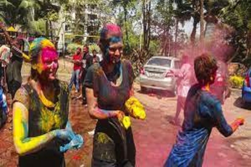 ভাঙা মূর্তিগুলি পুকুর বা নদীতে ভাসিয়ে দিন তবেই ভাল কিছু হবে জীবনে ৷ প্রতীকী ছবি ৷ প্রতীকী ছবি ৷