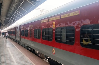 হোলি স্পেশ্যাল ট্রেন 