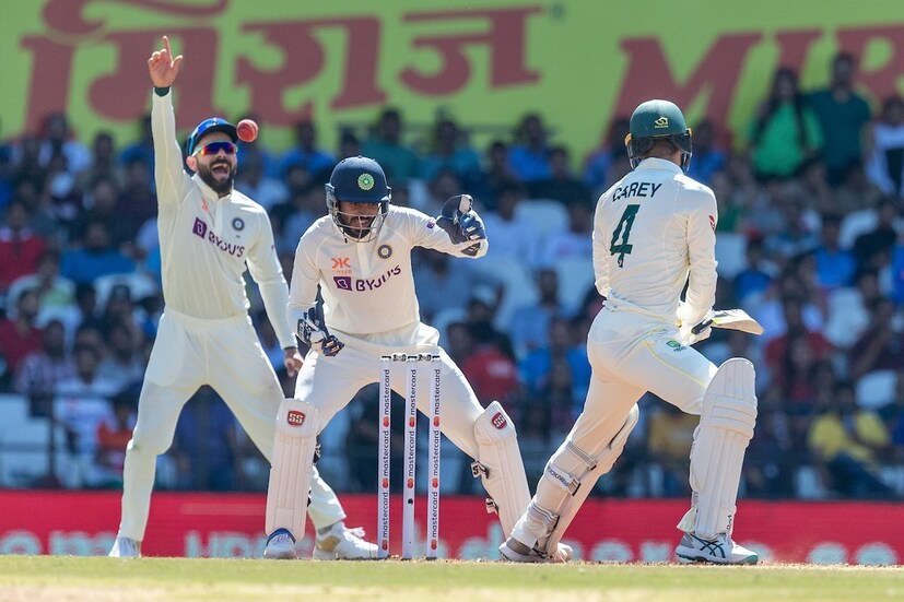 স্লিপে ক্যাচ মিস করলেও টানা আবেদন করার মাঝে বিরাট কোহলি  চাপ সৃষ্টি করছিলেন অস্ট্রেলিয়ার ওপর। তাকে যোগ্য সহায়তা করলেন উইকেট রক্ষক ভরত