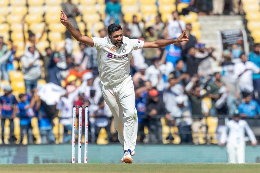 এই নিয়ে টেস্ট ক্যারিয়ারে ৩১ বার ৫ উইকেট নিলেন রবি অশ্বিন। বিশেষ করে বাঁহাতি ব্যাটসম্যানদের বিপক্ষে তিনি দুনিয়ার সেরা সেটা আবার প্রমাণিত