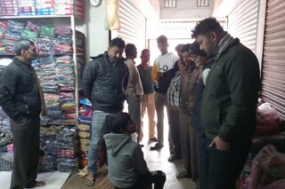 চোরকে হাতেনাতে ধরে 'জামাই আদর'