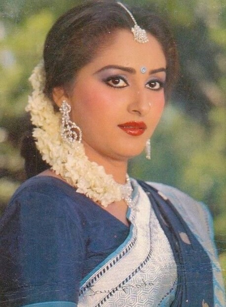 তিন বছর পরে ফের কে. বিশ্বনাথের পরবর্তী ছবি ‘কামচোর’-এ অভিনয় করার সুযোগ পান জয়া। কিন্তু তত দিনে অভিনেত্রীর হিন্দি সাবলীল হয়ে গিয়েছিল। এর পর আর পিছন ফিরে তাকাতে হয়নি। জয়া প্রদার ঝুলিতে রয়েছে ‘সংযোগ’, ‘শরাবি’-র মতো ছবিও। এর পর ১৯৮৪ সালে ‘তোফা’ ছবিতে জয়ার অভিনয় তাঁকে আলাদা মাত্রায় পৌঁছে দেয়। 