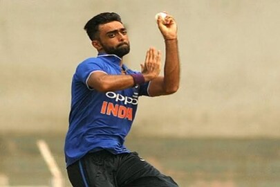 ইডেনে বাংলাকে বল হাতে চ্যালেঞ্জ জানাবেন জয়দেব