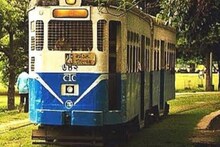 জন্মদিনে হারিয়ে যাওয়ার ভয় কলকাতার ট্রামের