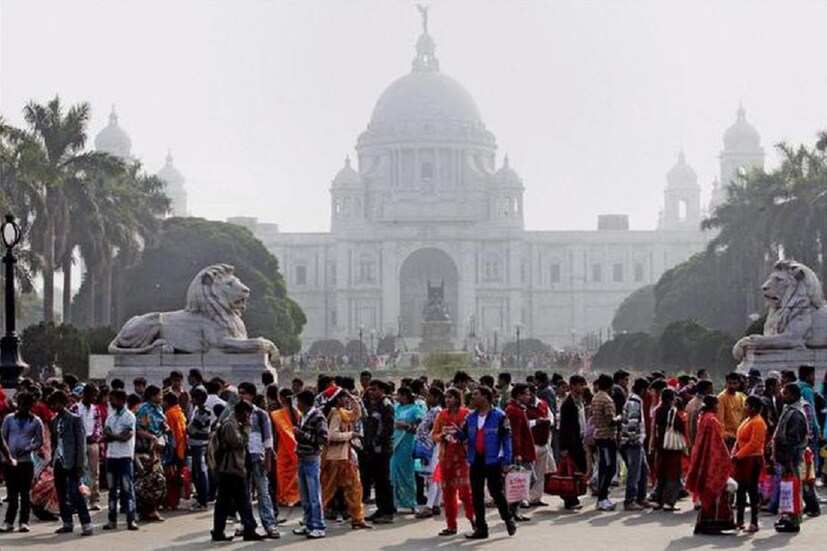 Kolkata Weather Update: কলকাতায় সকালে সামান্য কুয়াশা, পরে পরিষ্কার আকাশ। আজ সকাল এবং সন্ধ্যায় শীতের আমেজ। কাল সামান্য বাড়তে পারে তাপমাত্রা। বৃষ্টির সম্ভাবনা নেই।