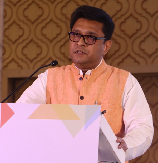 ভিএফএস ক্যাপিটাল- প্রগতিশীল এবং উন্নয়নমুখী বাজেটের জন্য অর্থমন্ত্রীকে অভিনন্দন জানিয়েছেন ভিএফএস ক্যাপিটালের এমডি এবং সিইও কুলদীপ মাইতি। তিনি বলেন, ‘এমএসএমই সেক্টরের ঘোষণাগুলিকে স্বাগত। ক্রেডিট গ্যারান্টি স্কিমের জন্য ৯ হাজার কোটির কর্পাস মাইক্রো এন্টারপ্রাইজগুলির বৃদ্ধি নিশ্চিত করবে। মহিলাদের অংশগ্রহণকে উৎসাহিত করবে কারণ গ্রামীণ এলাকার মহিলা উদ্যোক্তারা নিজস্ব ক্ষুদ্র উদ্যোগ স্থাপন করে ভারতীয় অর্থনীতিতে মূল্য সংযোজন করার অপার সম্ভাবনা দেখাচ্ছেন’।