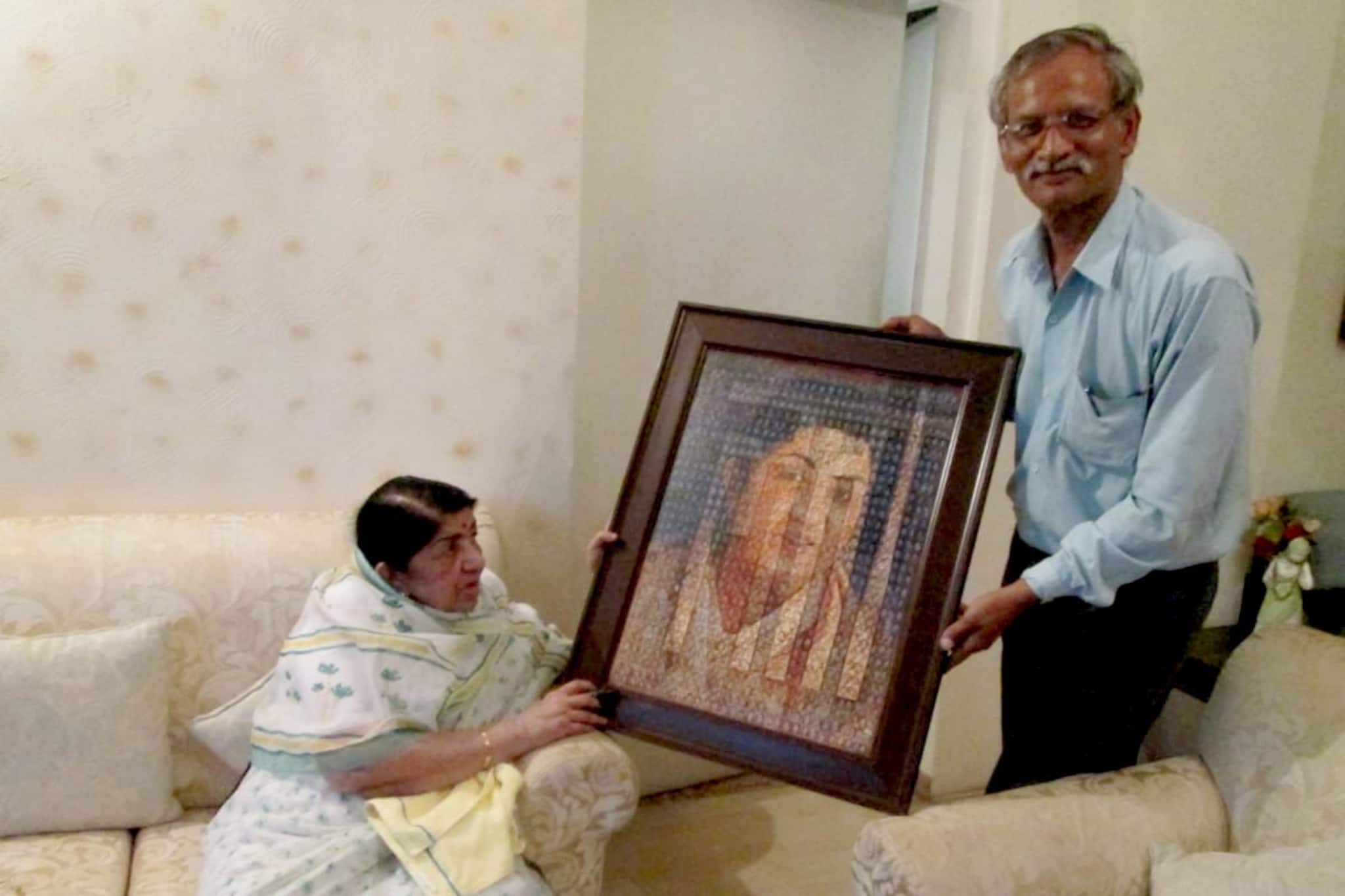 রামকৃপালের আঁকা ছবিতে লতা মঙ্গেশকরের জীবন উদযাপন,শহরে এমন প্রদর্শনী এই প্রথমবার