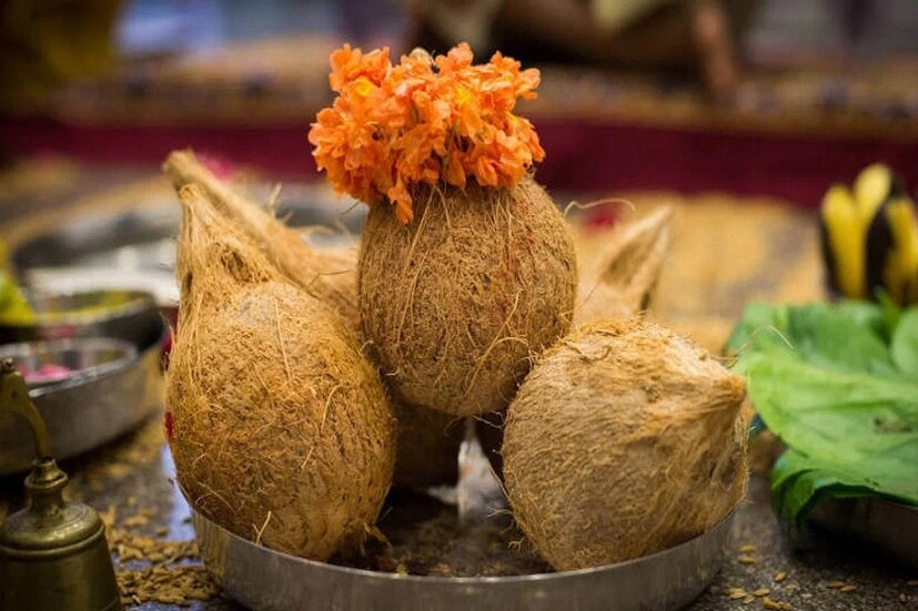 শুক্রবার মা লক্ষ্মীর বিশেষ পুজোর দিন ৷ মা লক্ষ্মীকে বলা হয় ধনসম্পত্তির দেবী ৷ পার্থিব জীবন টাকা পয়সা ছাড়া কাটানো অত্যন্ত মুশকিল ৷ প্রতীকী ছবি ৷