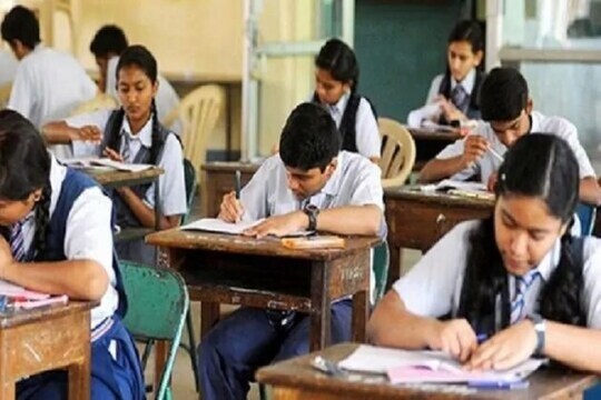 পরীক্ষাকেন্দ্রে