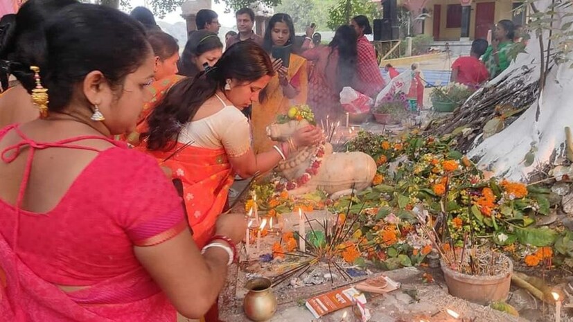 এই কাশিমবাজার প্রাচীনকাল থেকেই ইতিহাসের অনেক সাক্ষ বয়ে নিয়ে বেড়াচ্ছে। শোনা যায় ১৭ দশকে ভাগিরথী নদী তার গতিপথ কিছুটা পরিবর্তনে করে কাশিমবাজারের পাশে দিয়ে ফরাসডাঙ্গা পর্যন্ত গড়ে তুলেছিল কাটিগঙ্গা। নিজস্ব ছবি ৷