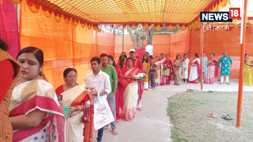 সনাতন ধর্মে মহা শিবরাত্রির বিশেষ মাহাত্ম্য রয়েছে সকল হিন্দুদের কাছে। হিন্দুশাস্ত্র মতে এই দিনে বিয়ে হয়েছিল শিব এবং পার্বতীর৷ প্রতিমাসে শিবরাত্রির তিথি থাকলেও, ফাল্গুন কৃষ্ণপক্ষের চতুর্দশী তিথি মহা শিবরাত্রি নামে পরিচিত সকলের হিন্দুদের কাছে। এই সময়ে চার প্রহরে শিবের পুজো করলে দুঃখ, কষ্ট, সংকট দূর হয় এমনটাই ধারণা। 